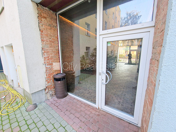 Pagalma ēka, renovēta māja, slēgts pagalms, ieeja no ielas un pagalma, kāpņu telpa pēc Rīga - foto 10