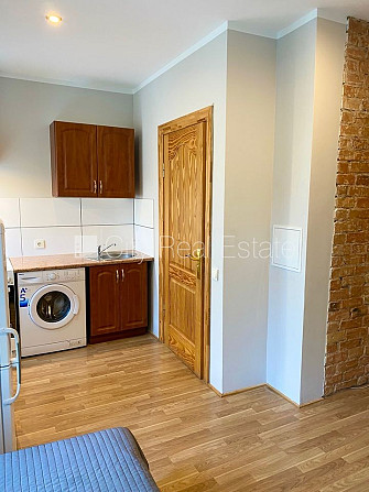 Pagalma ēka, renovēta māja, slēgts pagalms, ieeja no ielas un pagalma, kāpņu telpa pēc Rīga - foto 5