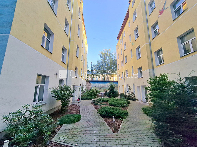 Pagalma ēka, renovēta māja, slēgts pagalms, ieeja no ielas un pagalma, kāpņu telpa pēc Rīga - foto 8