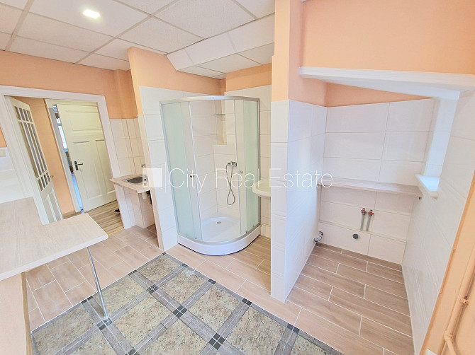 Фасадный дом, реновированный дом, вход с улицы, лестничная клетка после Рига - изображение 20