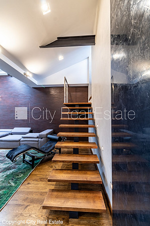 Фасадный дом, реновированный дом, закрытый двор, подземная стоянка, вход с улицы, Рига - изображение 14