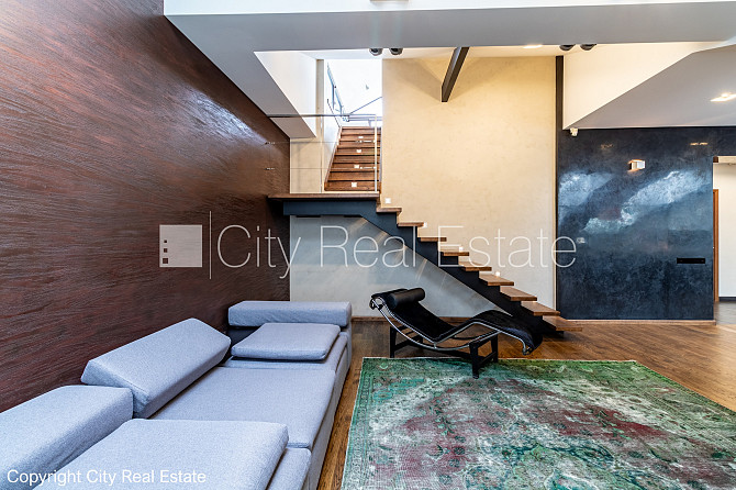 Фасадный дом, реновированный дом, закрытый двор, подземная стоянка, вход с улицы, Рига - изображение 12