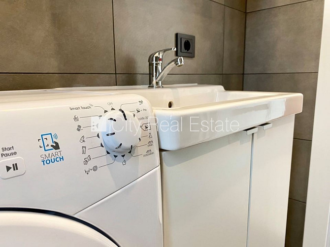 Fasādes māja, renovēta māja, ieeja no ielas, ir lifts, kāpņu telpa pēc kapitālā remonta, Rīga - foto 13