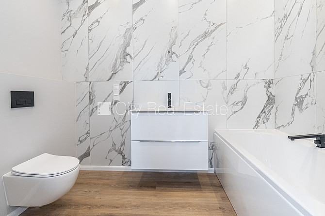 Новостройка, благоустроенная озеленённая территория, подъездная дорога покрыта Юрмала - изображение 15