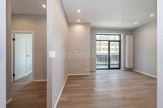 Новостройка, благоустроенная озеленённая территория, подъездная дорога покрыта Jūrmala