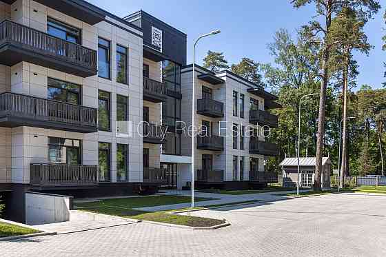 Новостройка, благоустроенная озеленённая территория, подъездная дорога покрыта Jūrmala