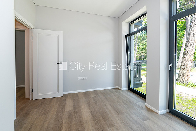 Новостройка, благоустроенная озеленённая территория, подъездная дорога покрыта Юрмала - изображение 7