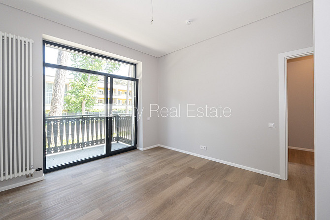 Новостройка, благоустроенная озеленённая территория, подъездная дорога покрыта Юрмала - изображение 8