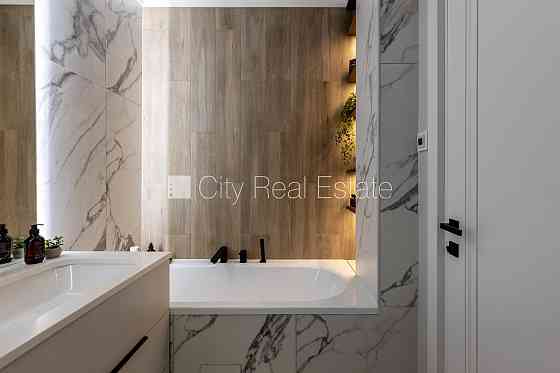 Новостройка, зеленая территория, закрытая территория, въездные ворота оснащены Jūrmala