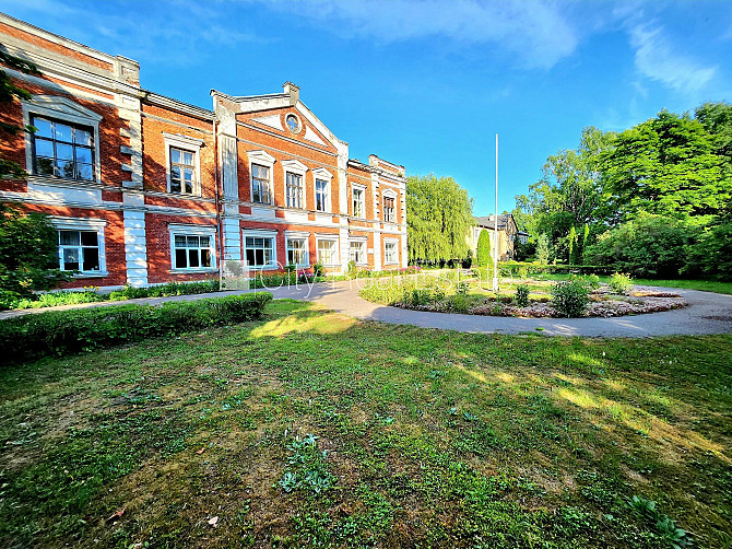 Labiekārtota apzaļumota teritorija, vieta vairākām automašīnām, teritorijas stāvlaukums Dobele un Dobeles novads - foto 4
