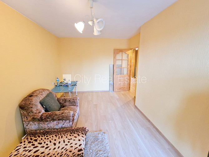 Zeme īpašumā, ieeja no ielas, kāpņu telpa bez remonta, lodžija, logi vērsti mājas abās Jūrmala - foto 15