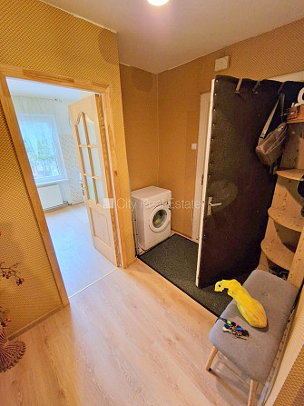 Zeme īpašumā, ieeja no ielas, kāpņu telpa bez remonta, lodžija, logi vērsti mājas abās Jūrmala - foto 10