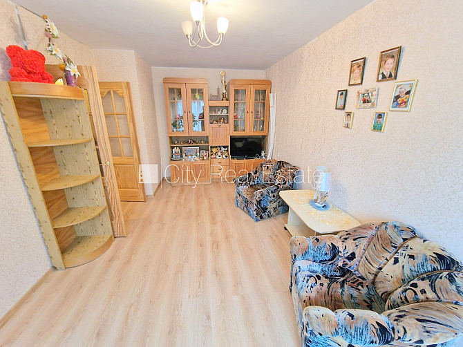 Zeme īpašumā, ieeja no ielas, kāpņu telpa bez remonta, lodžija, logi vērsti mājas abās Jūrmala - foto 3