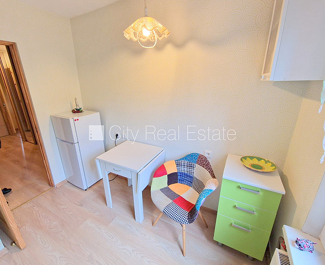 Zeme īpašumā, ieeja no ielas, kāpņu telpa bez remonta, lodžija, logi vērsti mājas abās Jūrmala - foto 8