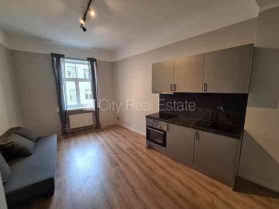 Фасадный дом, реновированный дом, закрытый двор, вход с улицы и со двора, лифт, Rīga