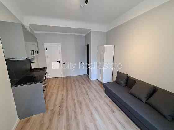 Фасадный дом, реновированный дом, закрытый двор, вход с улицы и со двора, лифт, Rīga