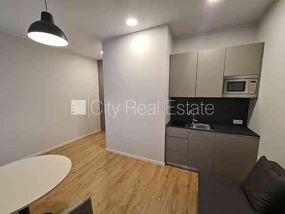 Здание во дворе, реновированный дом, закрытый двор, вход со двора, лифт, Rīga