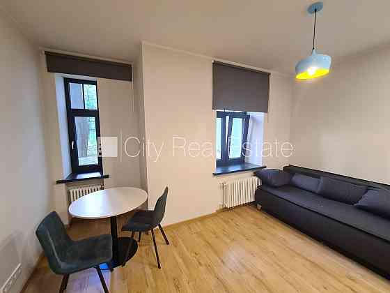 Здание во дворе, реновированный дом, закрытый двор, вход со двора, лифт, Rīga