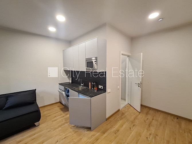 Pagalma ēka, renovēta māja, slēgts pagalms, ieeja no pagalma, ir lifts, kāpņu telpa pēc Rīga - foto 4