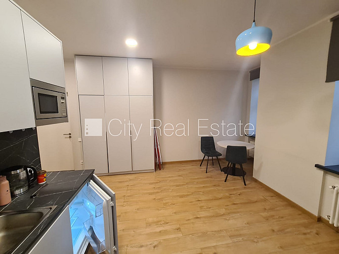 Pagalma ēka, renovēta māja, slēgts pagalms, ieeja no pagalma, ir lifts, kāpņu telpa pēc Rīga - foto 15