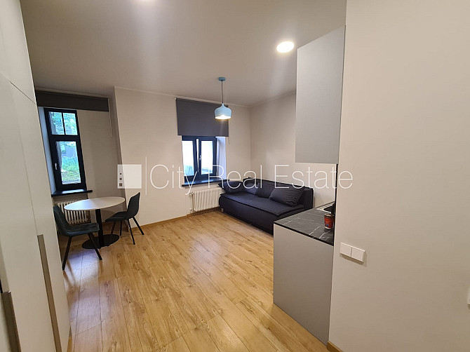 Pagalma ēka, renovēta māja, slēgts pagalms, ieeja no pagalma, ir lifts, kāpņu telpa pēc Rīga - foto 18