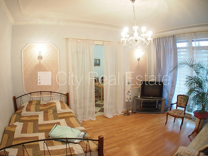 Projekts - Varavīksnes Nami, pagalma māja, labiekārtota apzaļumota teritorija, slēgta Rīga - foto 4