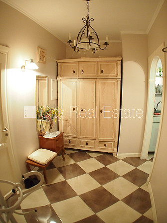 Projekts - Varavīksnes Nami, pagalma māja, labiekārtota apzaļumota teritorija, slēgta Rīga - foto 19