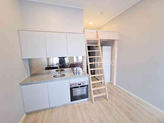 Фасадный дом, реновированный дом, вход с улицы, лестничная клетка после Rīga