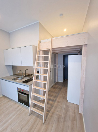 Fasādes māja, renovēta māja, ieeja no ielas, kāpņu telpa pēc kapitālā remonta, logi Rīga - foto 3