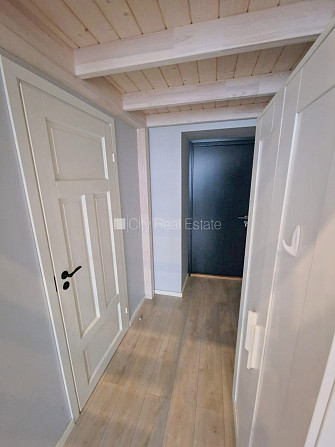 Fasādes māja, renovēta māja, ieeja no ielas, kāpņu telpa pēc kapitālā remonta, logi Rīga - foto 11