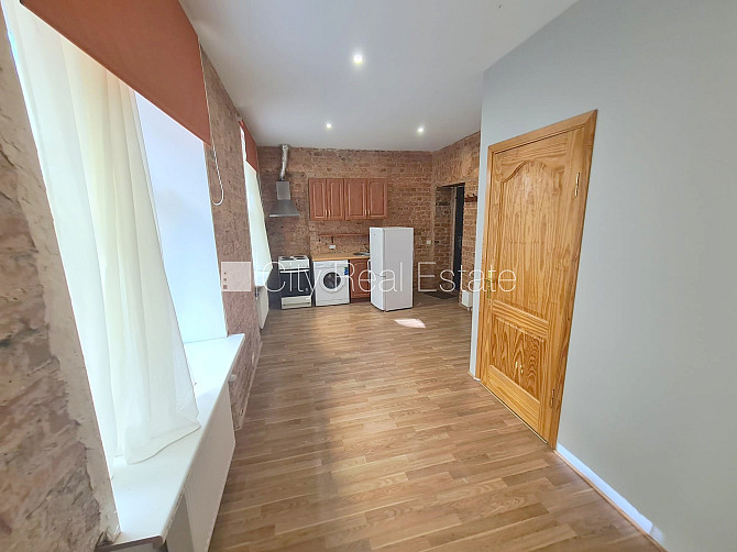 Pagalma ēka, renovēta māja, slēgts pagalms, ieeja no ielas, kāpņu telpa pēc kapitālā Rīga - foto 2