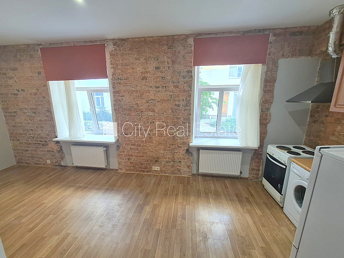 Pagalma ēka, renovēta māja, slēgts pagalms, ieeja no ielas, kāpņu telpa pēc kapitālā Rīga - foto 9