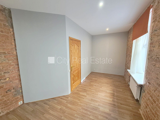 Pagalma ēka, renovēta māja, slēgts pagalms, ieeja no ielas, kāpņu telpa pēc kapitālā Rīga - foto 6