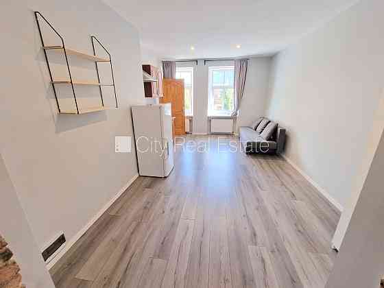 Фасадный дом, реновированный дом, благоустроенный озеленённый двор, закрытый Rīga