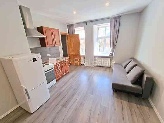 Фасадный дом, реновированный дом, благоустроенный озеленённый двор, закрытый Rīga