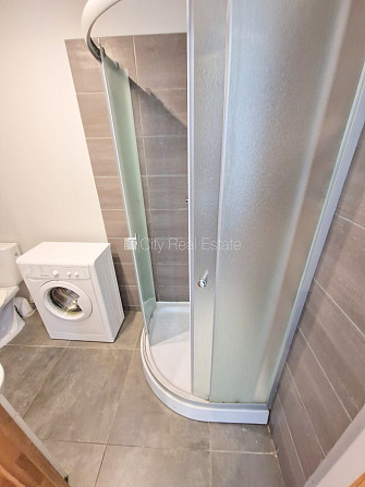 Фасадный дом, реновированный дом, благоустроенный озеленённый двор, закрытый Рига - изображение 9