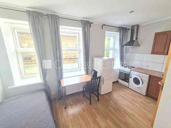 Здание во дворе, реновированный дом, закрытый двор, вход с улицы и со двора, Rīga