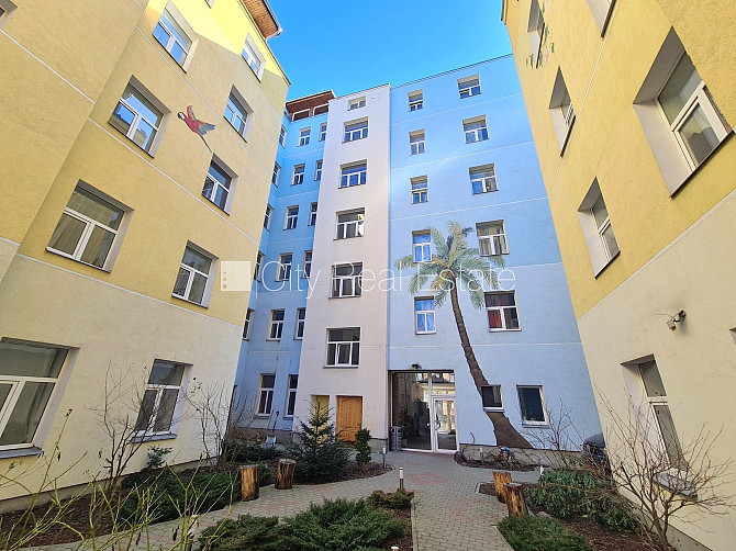 Здание во дворе, реновированный дом, закрытый двор, вход с улицы и со двора, Рига - изображение 15