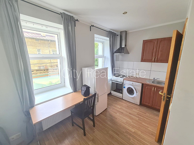 Здание во дворе, реновированный дом, закрытый двор, вход с улицы и со двора, Рига - изображение 2