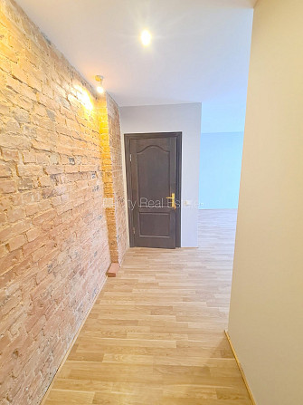 Здание во дворе, реновированный дом, закрытый двор, вход с улицы и со двора, Рига - изображение 10