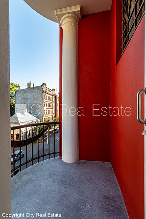 Zeme īpašumā, fasādes māja, renovēta māja, dzīvokļu skaits ēkā  10 gab., mainīts Jumta Rīga - foto 16