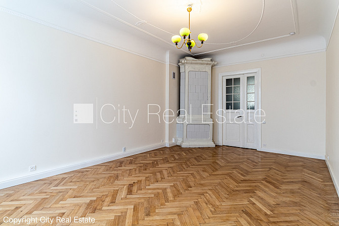 Fasādes māja, renovēta māja, dzīvokļu skaits ēkā  10 gab., mainīts Jumta segums, viena Rīga - foto 19