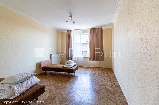 Fasādes māja, labiekārtots apzaļumots pagalms, slēgts pagalms, ieeja no ielas, logi vērsti Rīga - foto 6