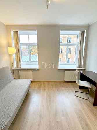 Фасадный дом, реновированный дом, вход с улицы и со двора, лестничная клетка после Rīga