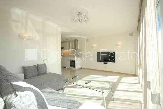 Новостройка, здание во дворе, благоустроенная озеленённая территория, Rīga