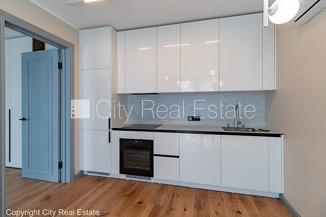 Jaunceltne, pagalma ēka, iespēja nomāt autostāvvietu, pagalmā bērnu spēļu laukums, ir Rīga - foto 4