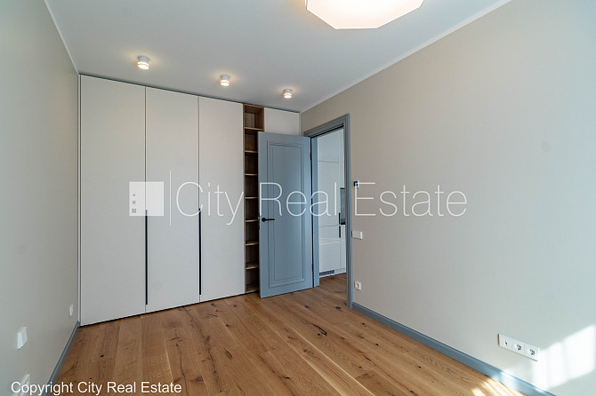 Jaunceltne, pagalma ēka, iespēja nomāt autostāvvietu, pagalmā bērnu spēļu laukums, ir Rīga - foto 10