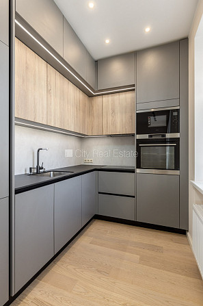 Fasādes māja, renovēta māja, labiekārtots apzaļumots pagalms, slēgts pagalms, iespēja Rīga - foto 7