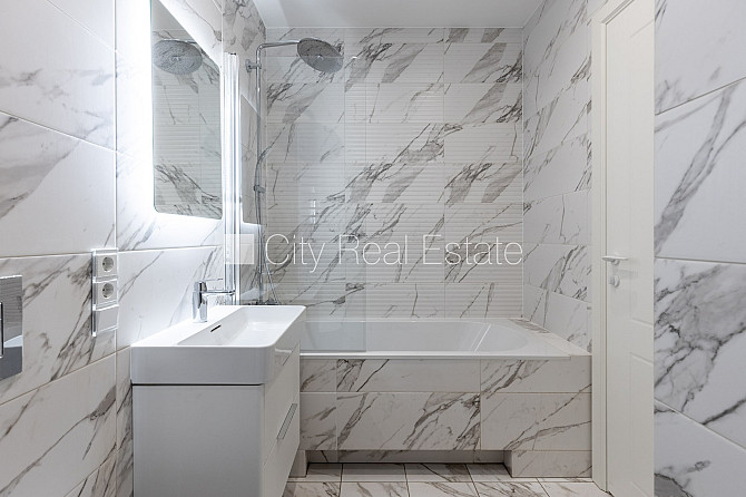 Fasādes māja, renovēta māja, labiekārtots apzaļumots pagalms, slēgts pagalms, iespēja Rīga - foto 16