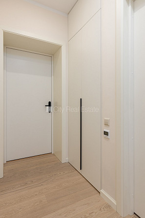 Fasādes māja, renovēta māja, labiekārtots apzaļumots pagalms, slēgts pagalms, iespēja Rīga - foto 14